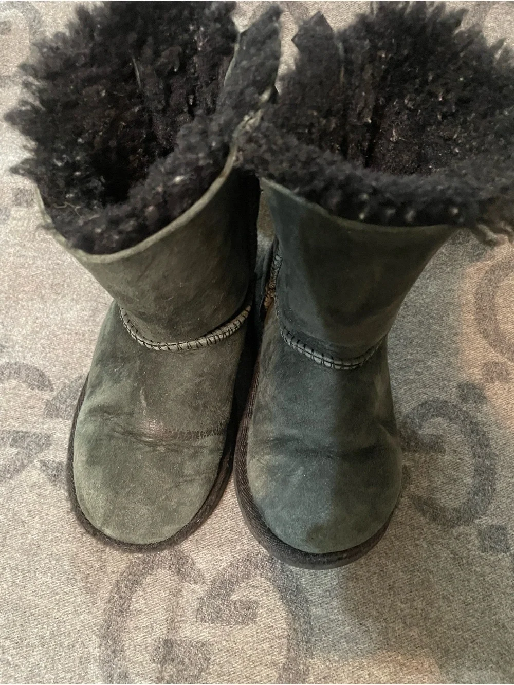 Black Uggs.